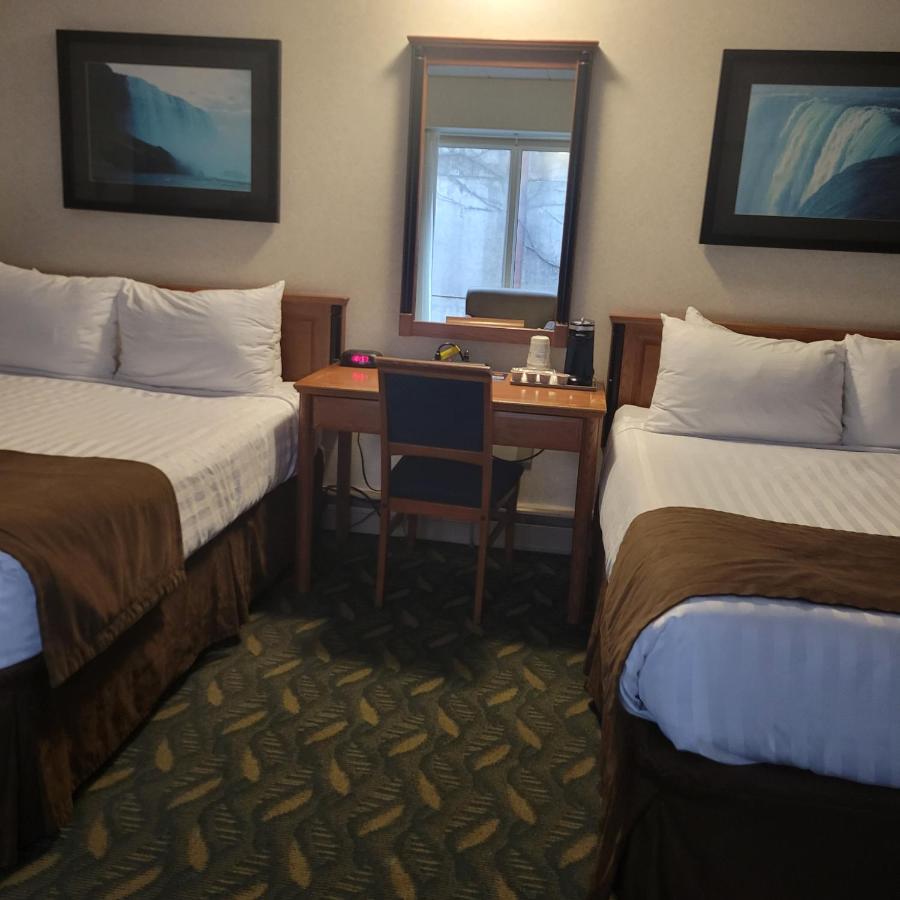 Travelodge By Wyndham Niagara Falls At The Falls Exterior photo