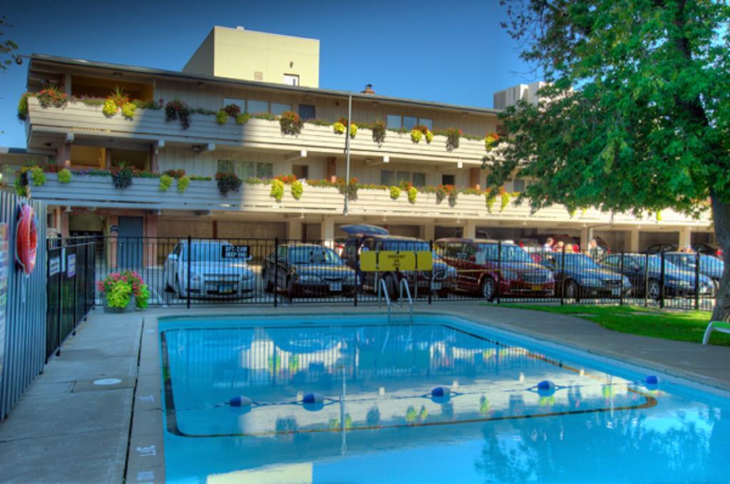 Travelodge By Wyndham Niagara Falls At The Falls Exterior photo