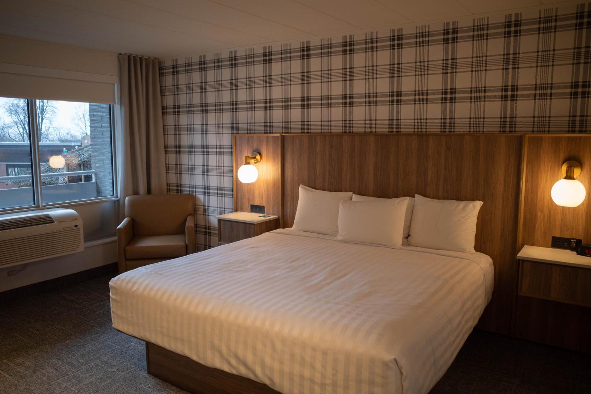 Travelodge By Wyndham Niagara Falls At The Falls Exterior photo