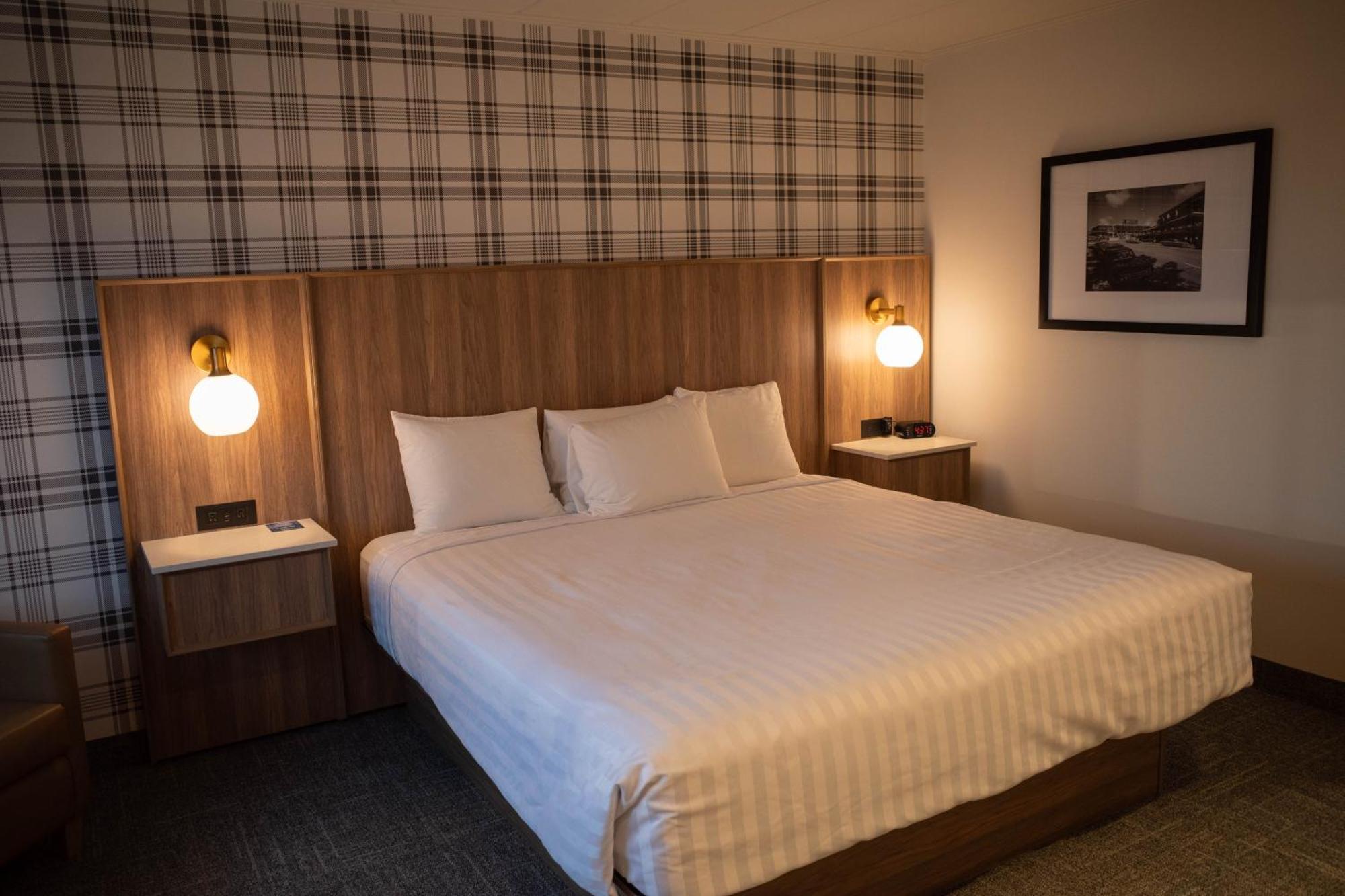 Travelodge By Wyndham Niagara Falls At The Falls Exterior photo