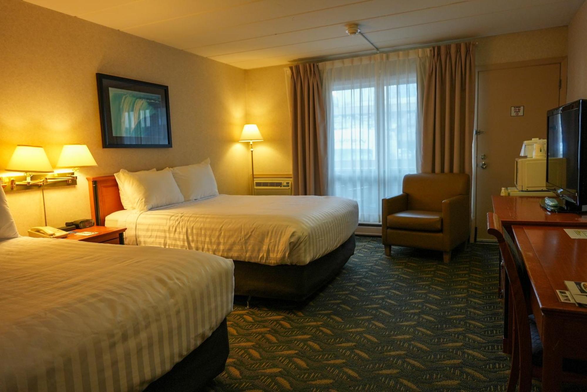 Travelodge By Wyndham Niagara Falls At The Falls Exterior photo