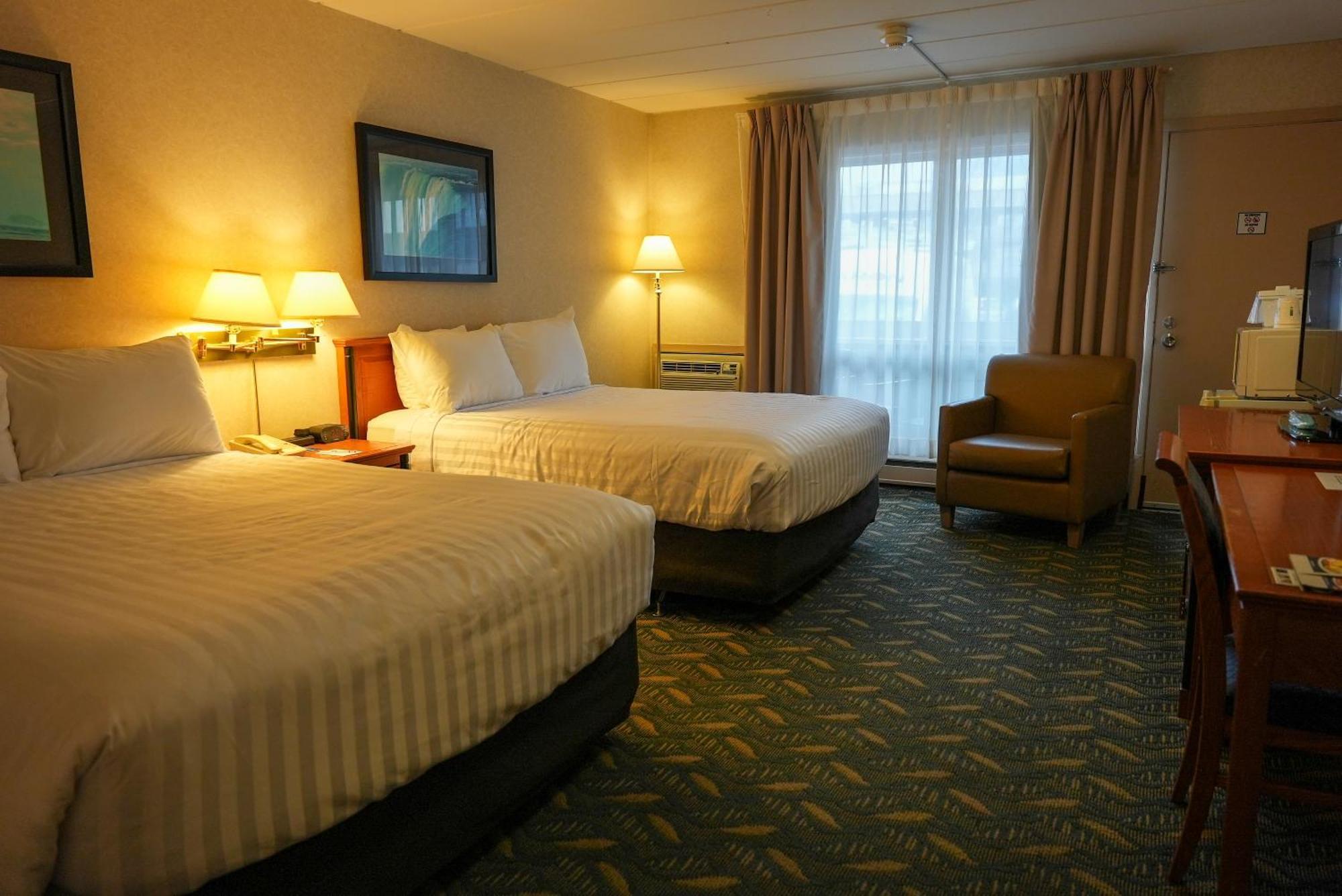 Travelodge By Wyndham Niagara Falls At The Falls Exterior photo