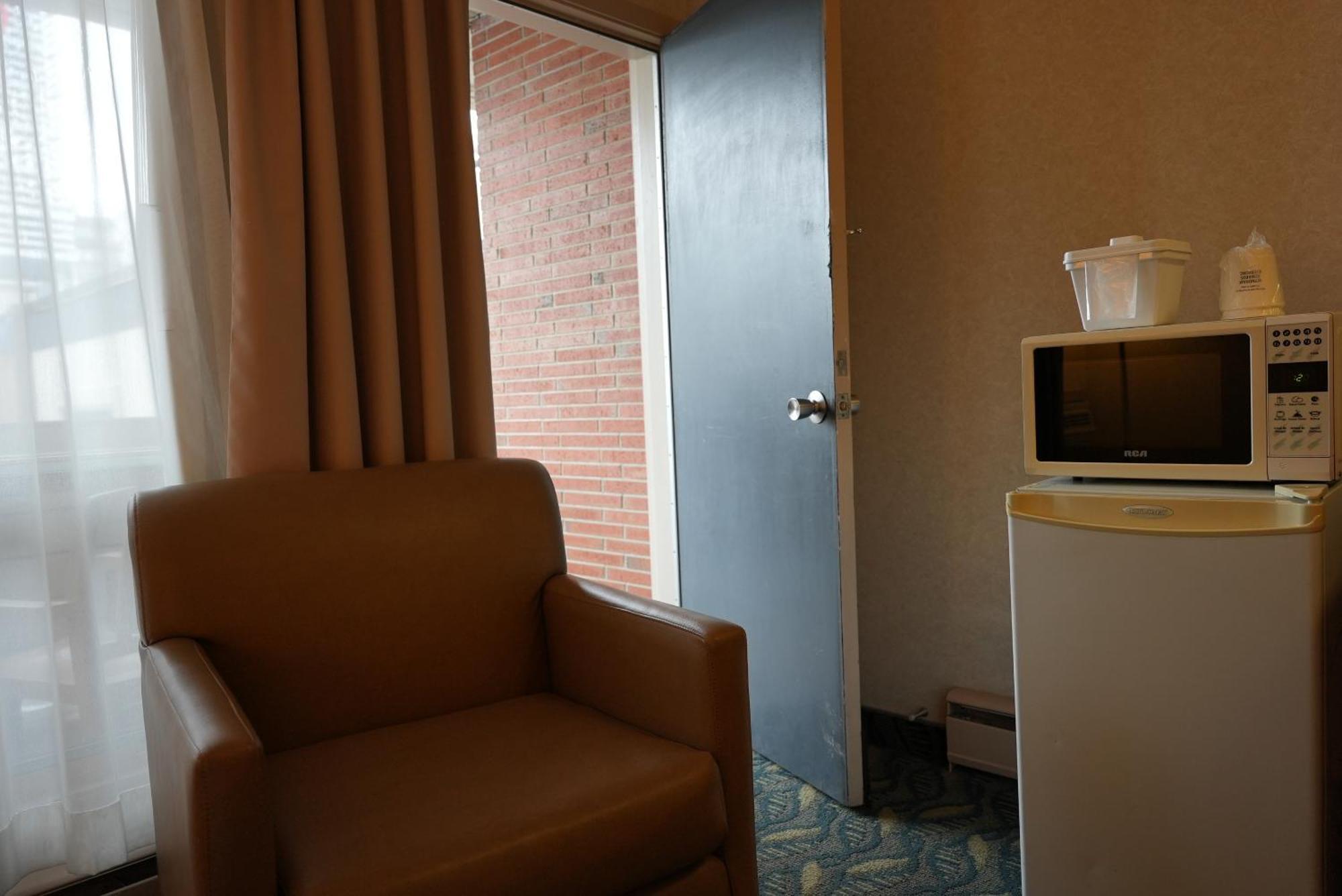 Travelodge By Wyndham Niagara Falls At The Falls Exterior photo