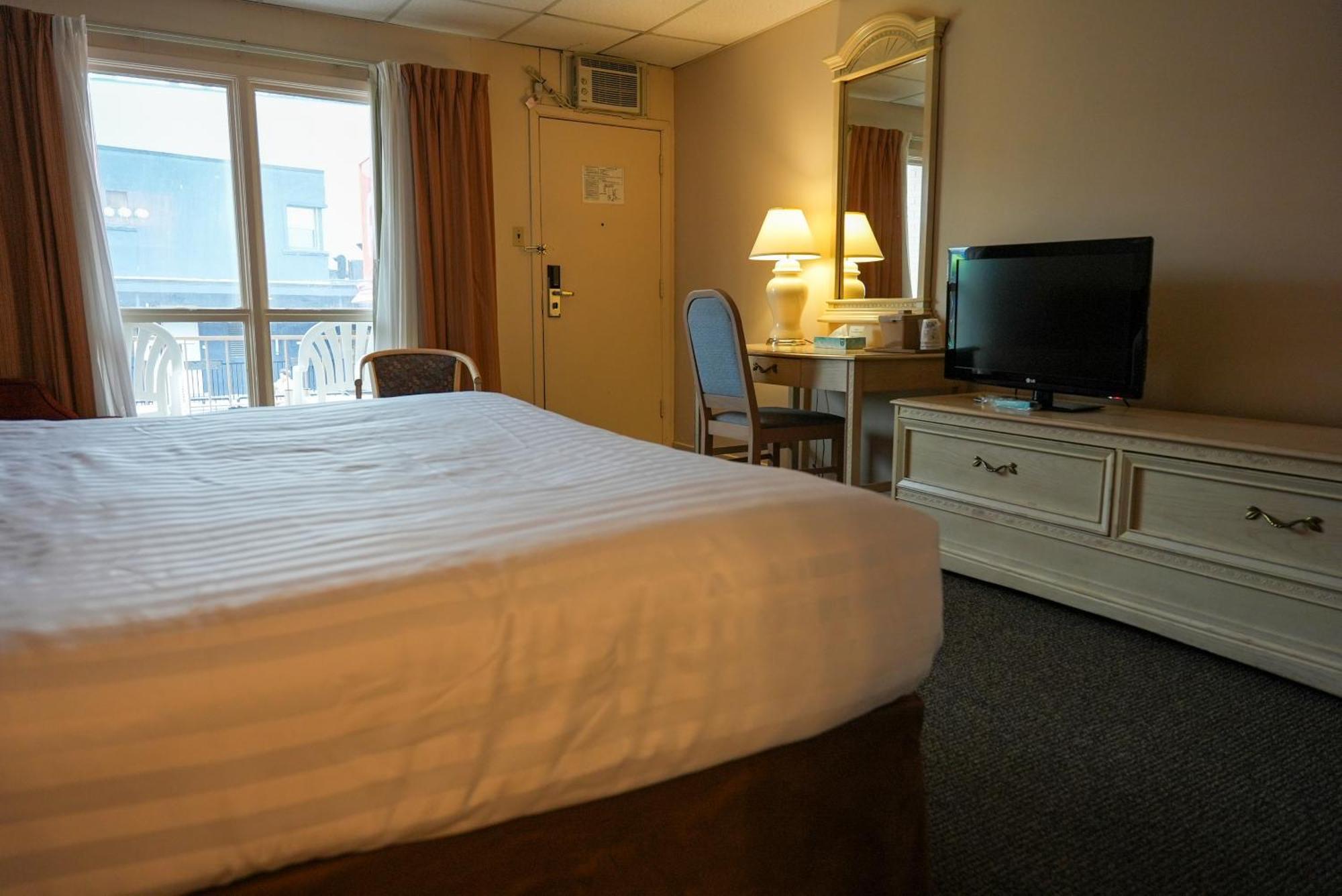 Travelodge By Wyndham Niagara Falls At The Falls Exterior photo